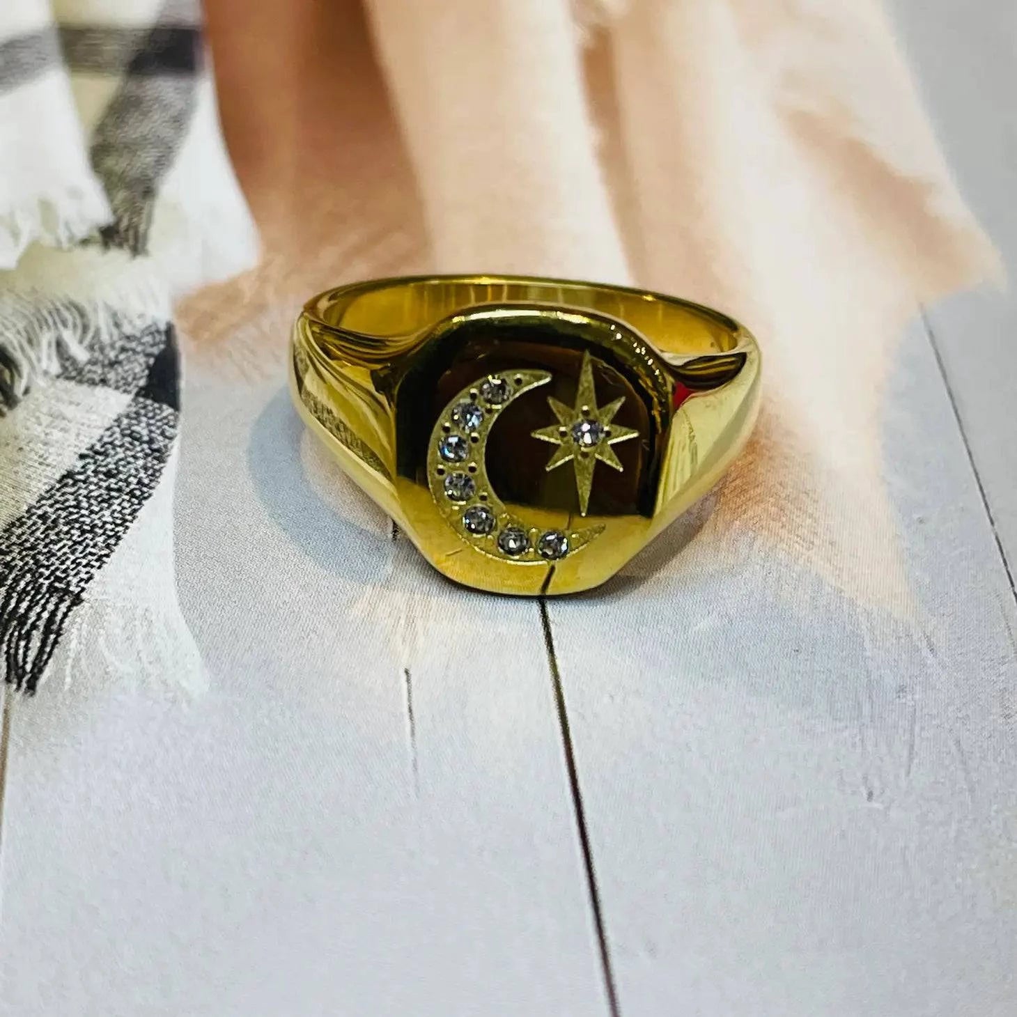 Moon and Star Signet Ring - Gottohaveitfashion